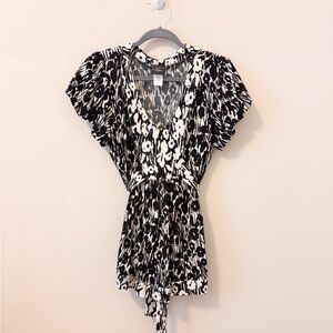 B Moss Black and White Abstract Floral Peplum Tie Shirt